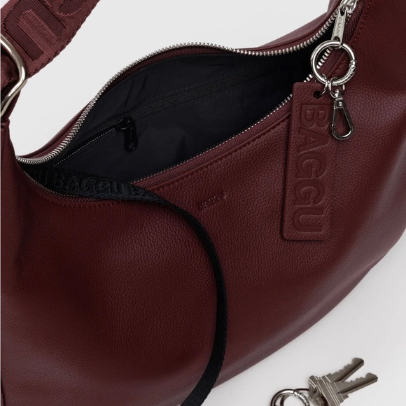 NEW BAGGU Recycled Leather Medium Crescent Bag in Mahogany - Picture 3 of 4